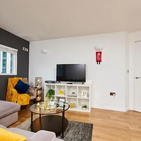 Perfect For Relocation & Business - 4 Beds, 2 Bath - Free Wifi *