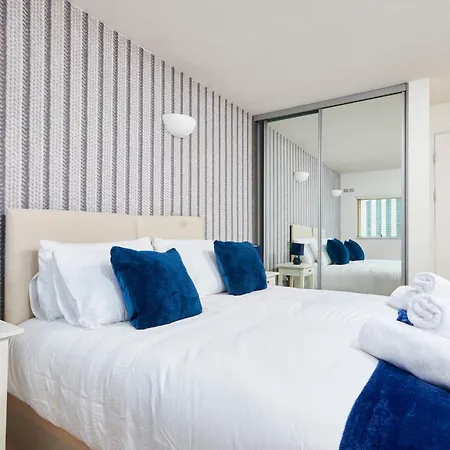 Perfect For Relocation & Business - 4 Beds, 2 Bath - Free Wifi * Leeds (West Yorkshire)